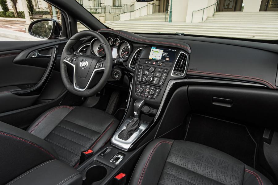 Интерьер Buick Cascada Dark Effects Package 2016 года  (фото 5 из 11)